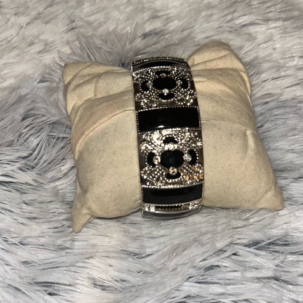 Elegant Black and Silver Bracelet